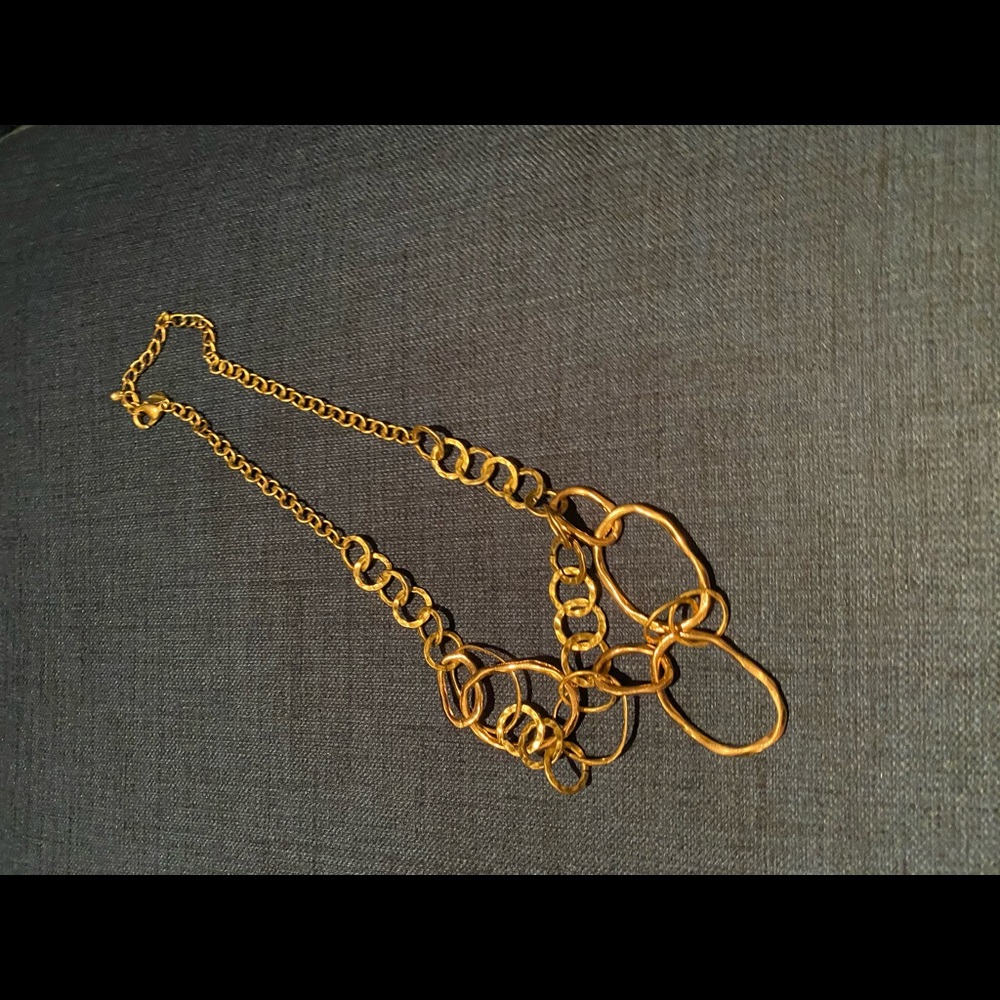 Great fun gold necklace with circulars rings. - Picture 8 of 11